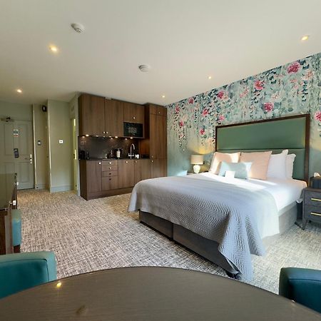 Mandolay Hotel Гілфорд Екстер'єр фото