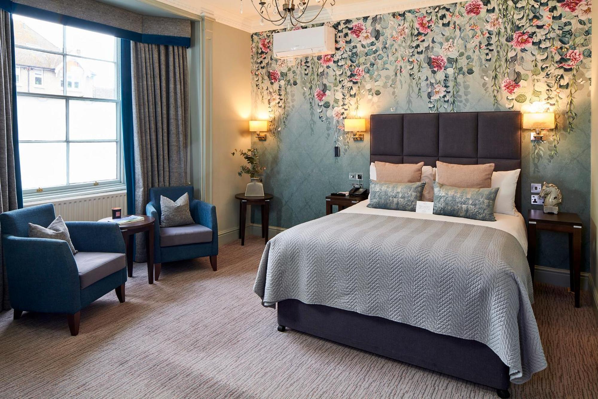 Mandolay Hotel Гілфорд Екстер'єр фото