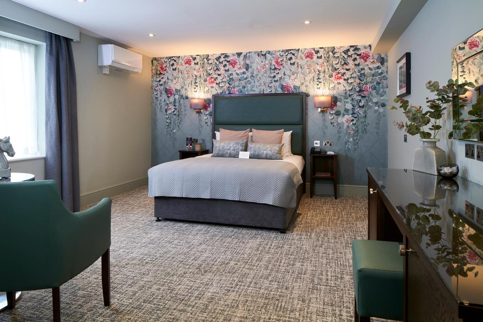 Mandolay Hotel Гілфорд Екстер'єр фото