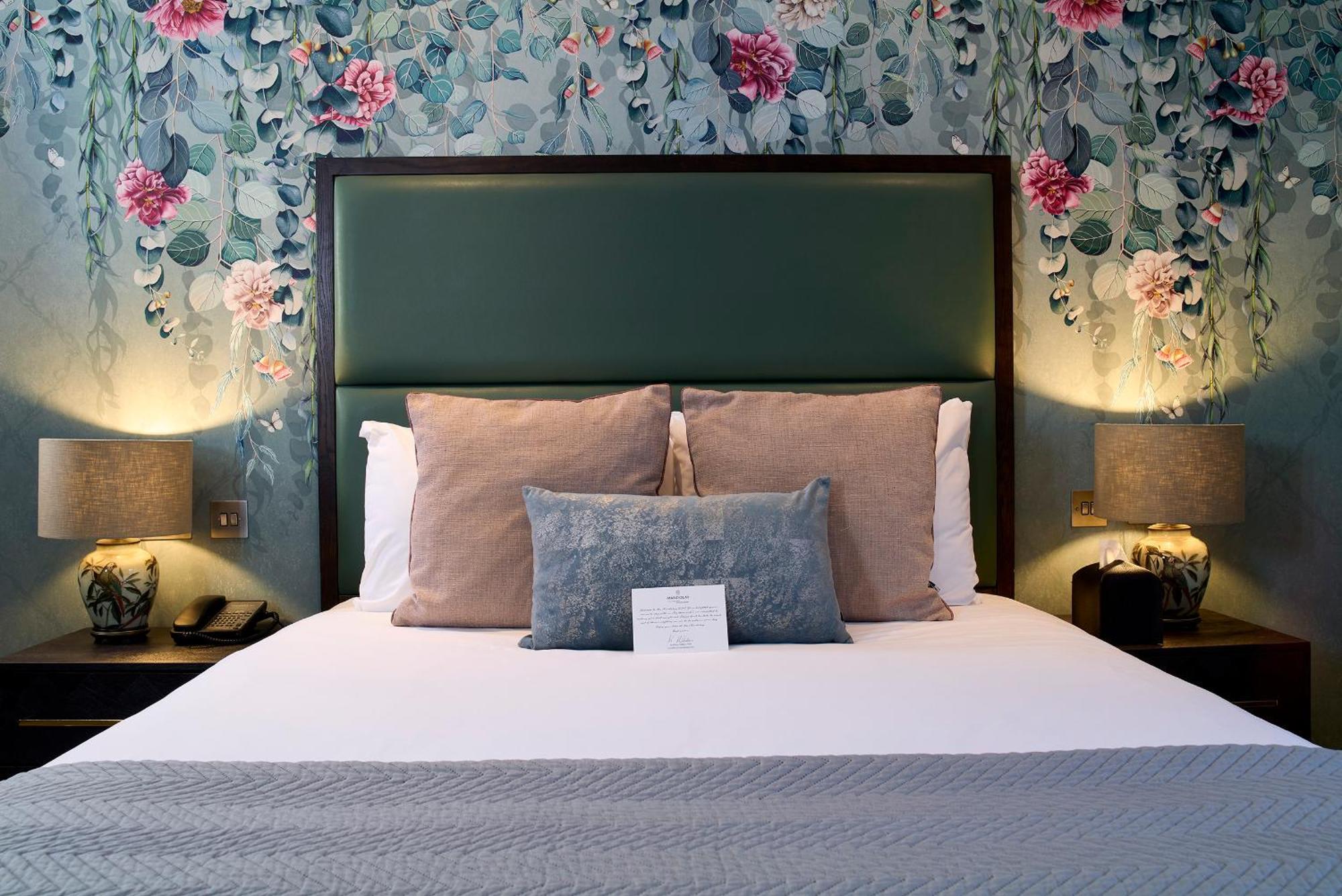 Mandolay Hotel Гілфорд Екстер'єр фото