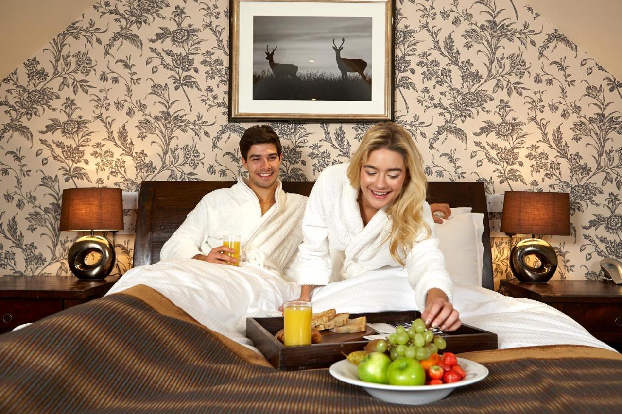 Mandolay Hotel Гілфорд Екстер'єр фото